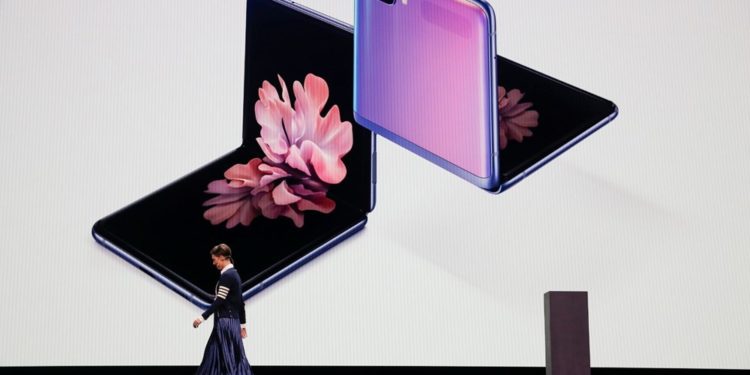 Motorola RAZR’a rakip model, Samsung ‘tan geldi