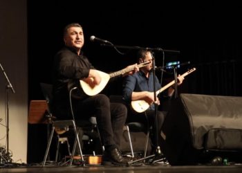 Ferhat Tunç, ezgileriyle 40. Sanat Yılı Konseri’nde