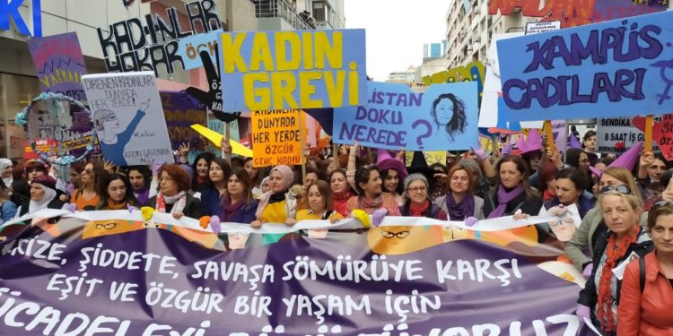 İzmir 8 Mart: Kapitalizme karşı buradayız