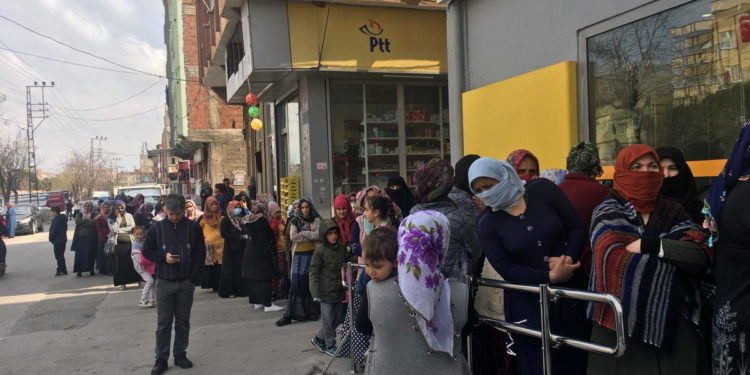 Evde hayat, dışarıda koronavirüs var