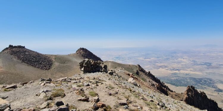 Erdek Cennet Hasan Dağı zirvesinde