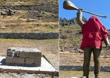 Düzgün Baba ve Hasret Gültekin Heykeli