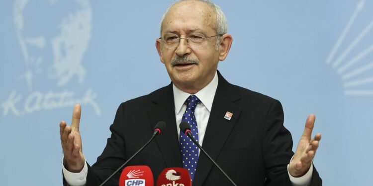 “Cumhurbaşkanı her şeye maydanoz olmaz”