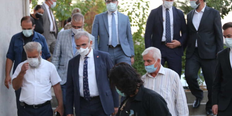 Cemevlerinde devlet erkanı ağırlamada farklı yaklaşımlar