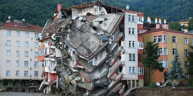 Sel felaketinde can kaybı 82