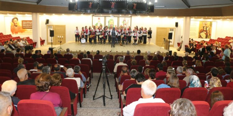 Mersin’de Aşık Mahzuni Şerif anması