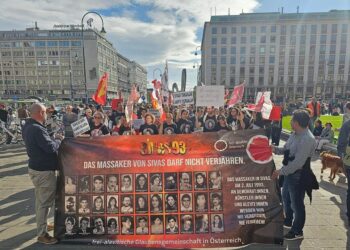 Avusturya’daki Alevilerden Madımak Katliamı davasında zamanaşımı kararı protestosu