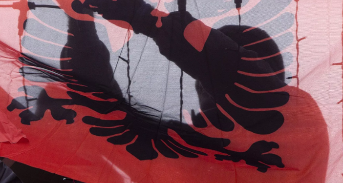 Arnavutluk’ta eylemciler molotoflara sarıldı
