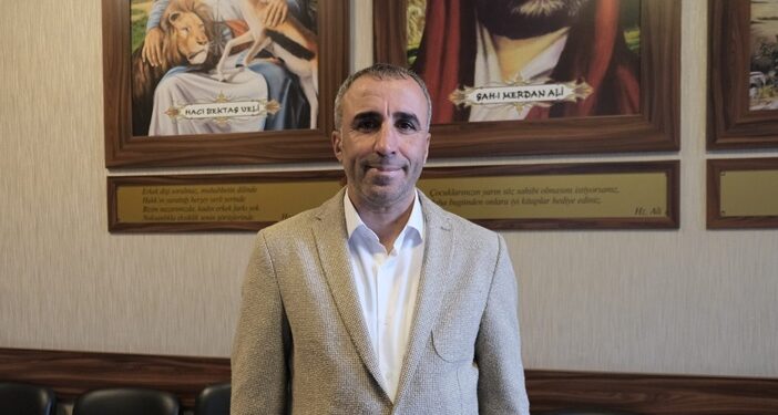 Celal Fırat: 199 bin cami varken cemevinde namaz kılmak, provoke etmektir
