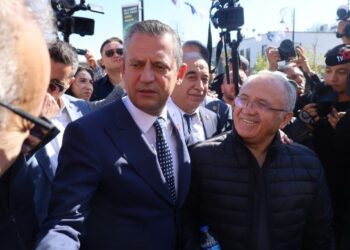 CHP Genel Başkanı Özel Dört Ayaklı Minare’yi ziyaret etti