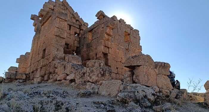 Zerzevan Kalesi her mevsim ilgi odağı