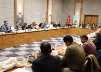 Diyarbakır’da 8 yıllık kayyım süreci ve 8 aylık DEM Parti belediyeciliği konuşuldu