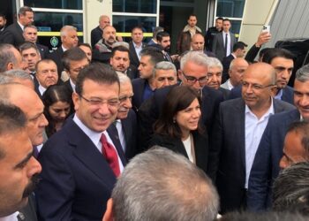 İmamoğlu’nu Mardin’de eş başkanlar karşıladı