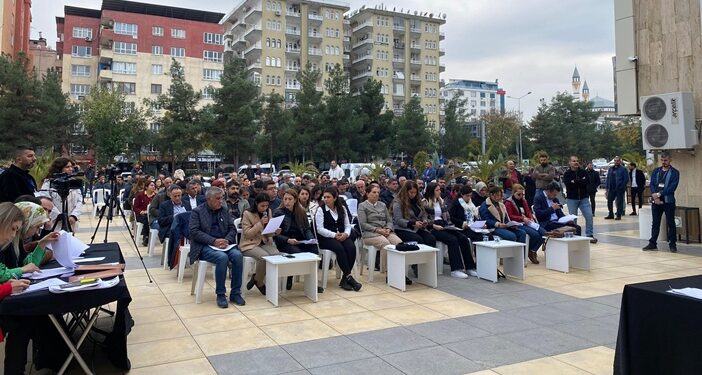Diyarbakır Büyükşehir Meclis toplantısı halka açık sürüyor