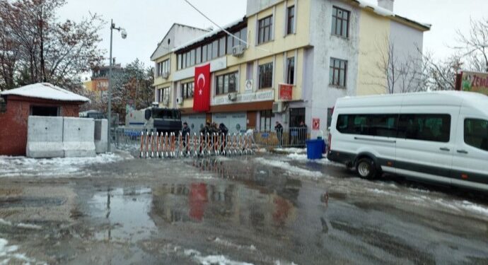 Meclis üyelerinden kayyuma tepki