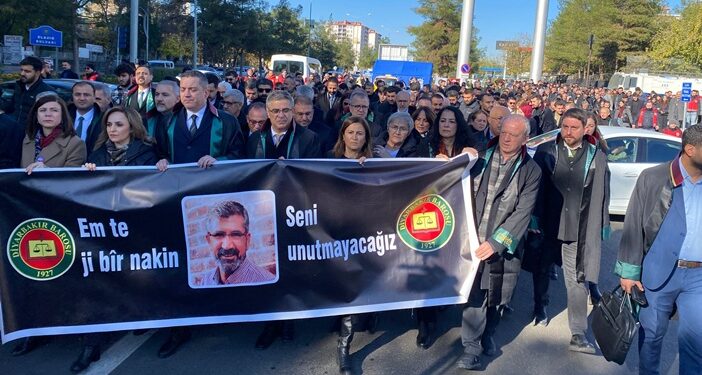 Diyarbakır Adliyesi’nden Tahir Elçi yürüyüşü başladı
