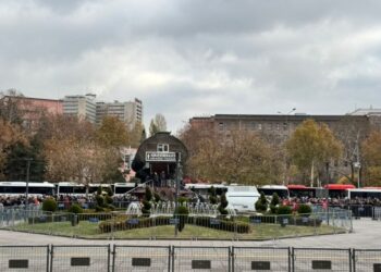 Gözaltındaki gazeteci, siyasetçi ve sendikacılar adliyeye sevk edildi