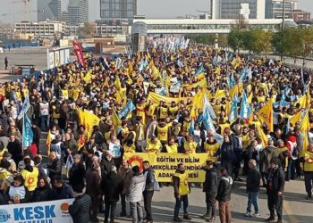 KESK’in “geçinemiyoruz” mitingi yürüyüşle başladı