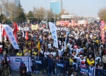‘Geçinemiyoruz’ mitingine iktidar değişimi çağrısı damga vurdu
