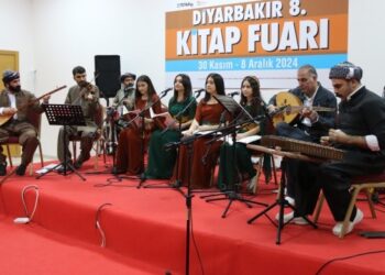 Diyarbakır 8’inci Kitap Fuarı’nda ‘Repertuara Stranbêjiyê’ kitabı tanıtıldı