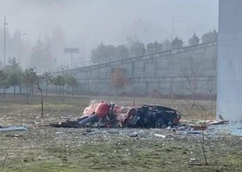 Ambulans helikopter hastane bahçesine düştü: 4 can kaybı