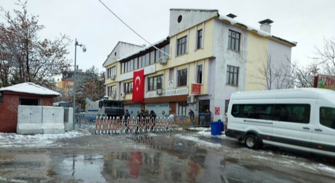 Dersim kayyımı 9 kişiyi işten attı