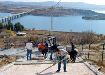 Diyarbakır Dicle’de yol hizmeti: Kardeşimizi sırtımızda taşıyıp götürüyorduk