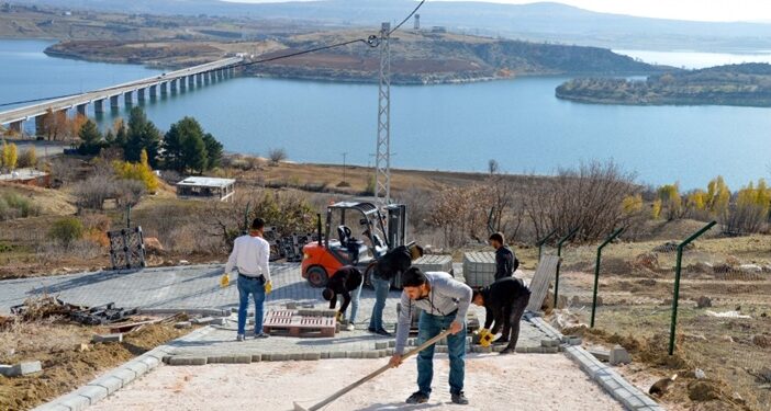 Diyarbakır Dicle’de yol hizmeti: Kardeşimizi sırtımızda taşıyıp götürüyorduk
