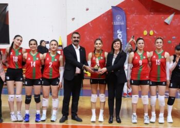 Diyarbakır Büyükşehir Genç Kadınlar Voleybol Takımı il birincisi oldu