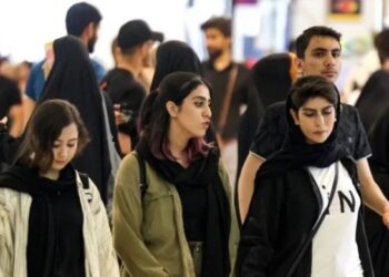 İranlı kadınlardan başörtü ve iffet yasasına karşı mücadele kararlılığı