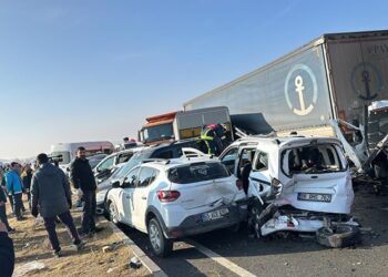 Van’da feci kaza: 21 araç kazaya karıştı, onlarca yaralı