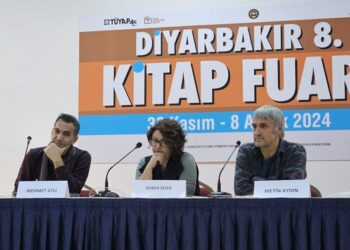 Diyarbakır Kitap Fuarı söyleşilerle sürüyor