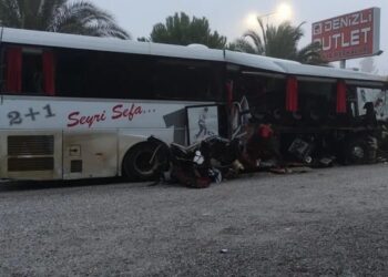 Sarayköy’de kaza: 1 can kaybı, 20 yaralı