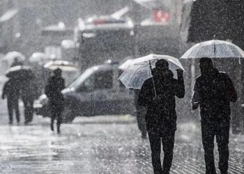 Meteorolojiden sağanak ve fırtına uyarısı