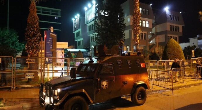 DEM Partili eşbaşkanlar gözaltında, belediyeye “kayyım atandı” iddiası