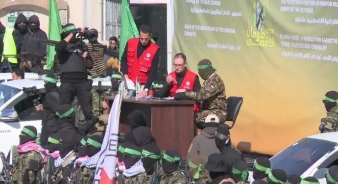 Hamas, 4 rehineyi daha tahliye etti