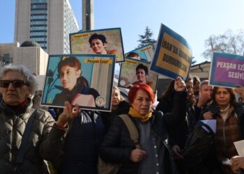 İran Büyükelçiliği önünde Pexşan protestosu