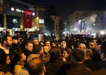 Siirt’te kayyım protestosu: 3 gözaltı