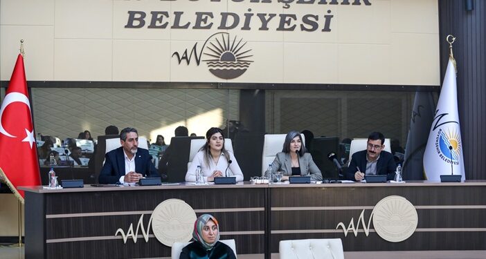 Van Büyükşehir’den kayyım tepkisi: Madem gaspla alacaksınız neden seçim yapıyorsunuz?