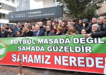 Amedspor, Gençlik Spor önünde toplandı: Sahamız nerede?