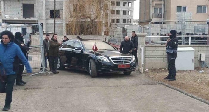 Van kayyımı belediyeye giriş yaptı