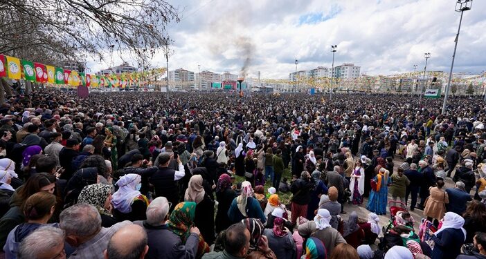 Diyarbakır Newroz alanında insan seli