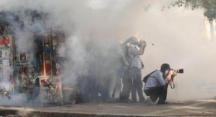 Tutuklu 3 gazeteciye tahliye