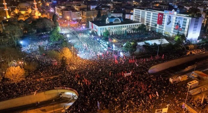 Tutuklu 102 genç tahliye