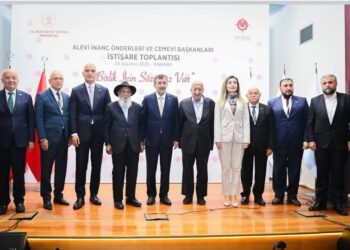 Öker: Alevi toplumuna saraydan temsilci atanamaz
