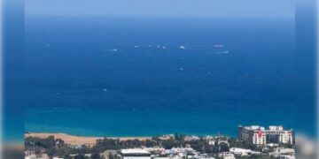 Girne açıklarında 270 yolcusu olan gemi alabora oldu