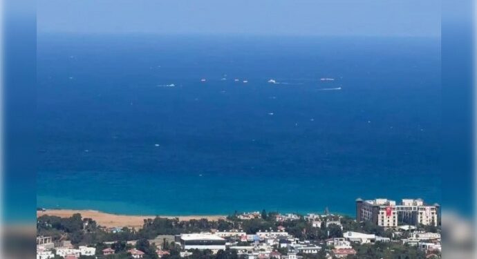 Girne açıklarında 270 yolcusu olan gemi alabora oldu