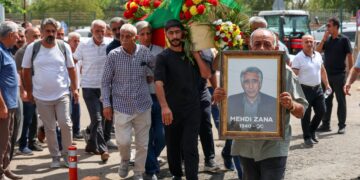 Mehdi Zana Diyarbakır’da son yolculuğuna uğurlandı
