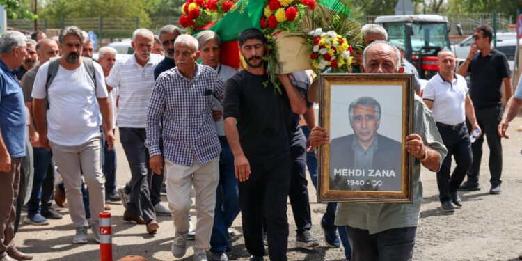 Mehdi Zana Diyarbakır’da son yolculuğuna uğurlandı