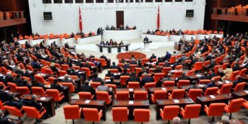Meclisin ilk gündemi süreç komisyonunun oluşturulması
